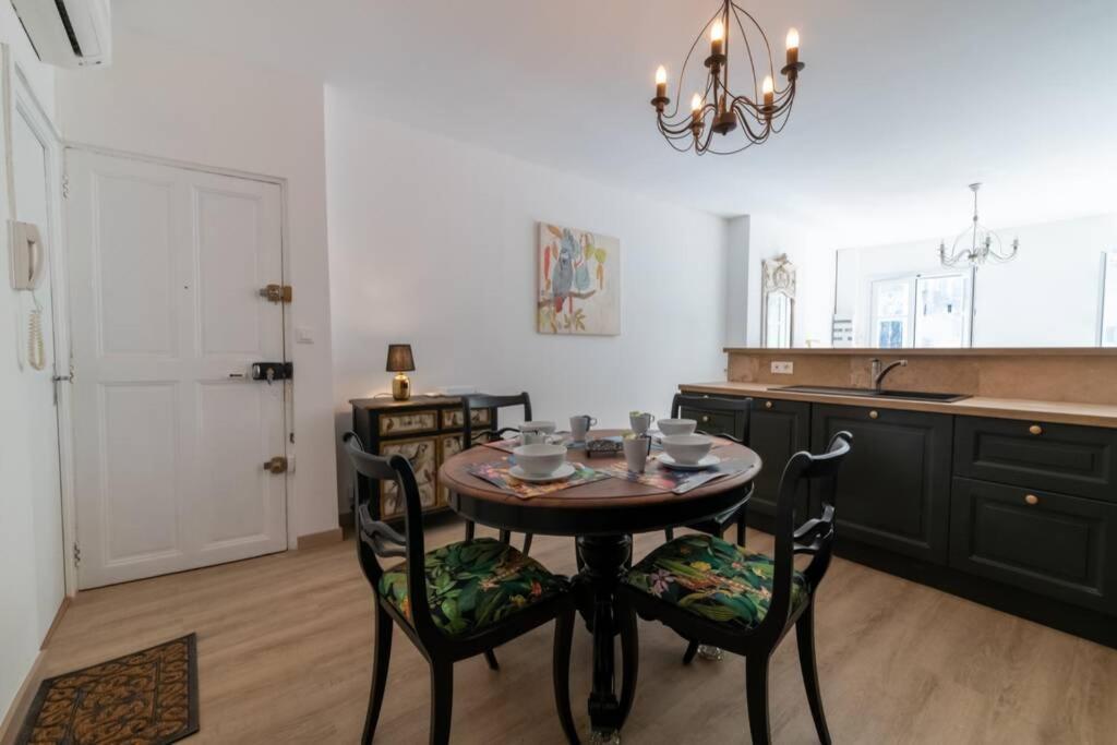 Bien D'Exception En Face Du Palais Des Papes Apartment Avignon Bagian luar foto