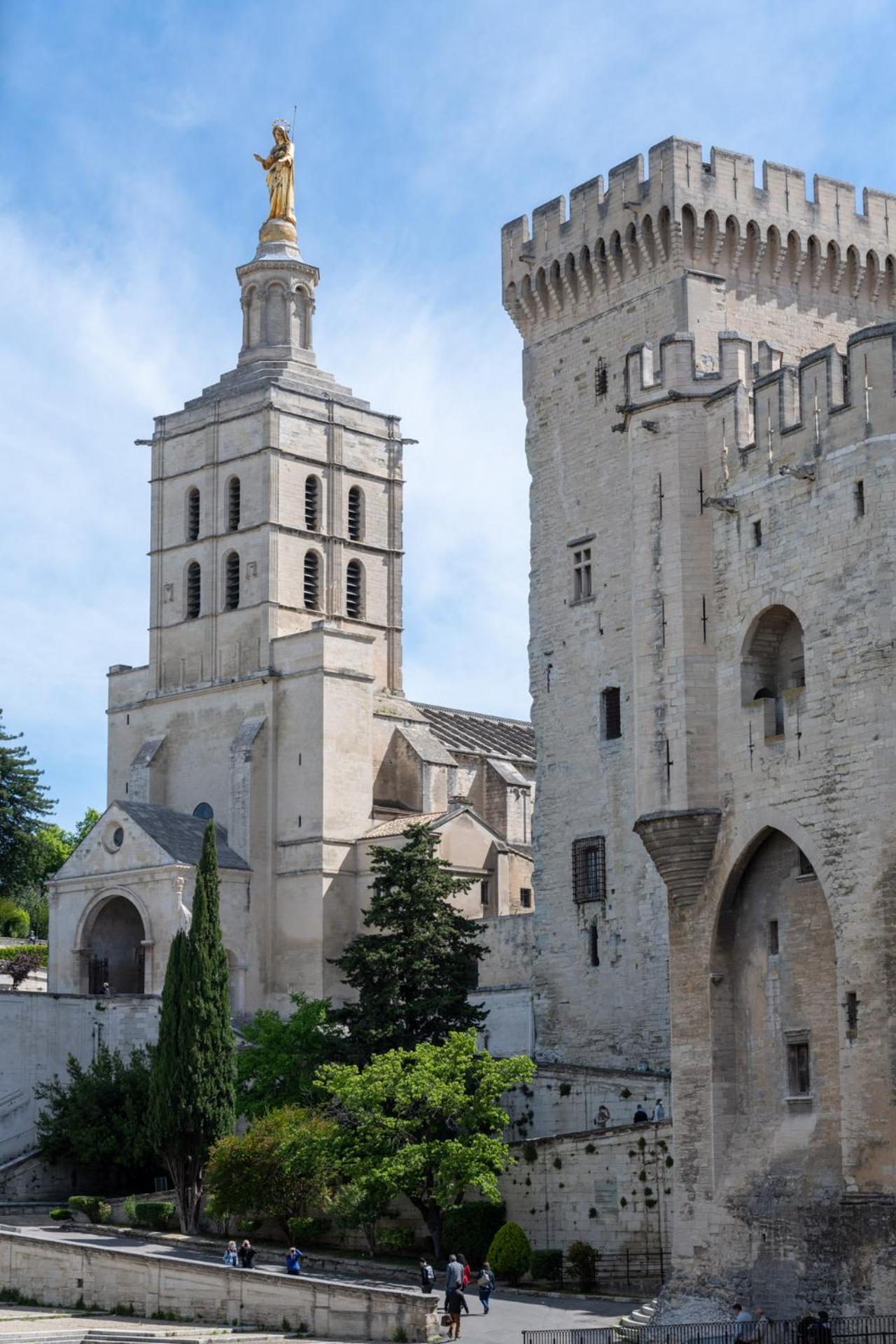 Bien D'Exception En Face Du Palais Des Papes Apartment Avignon Bagian luar foto